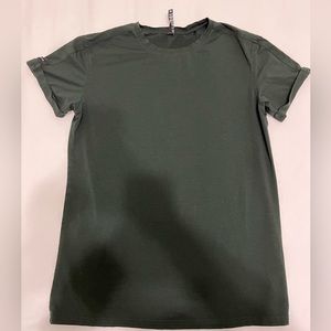 Dark green medium Alphalete t shirt